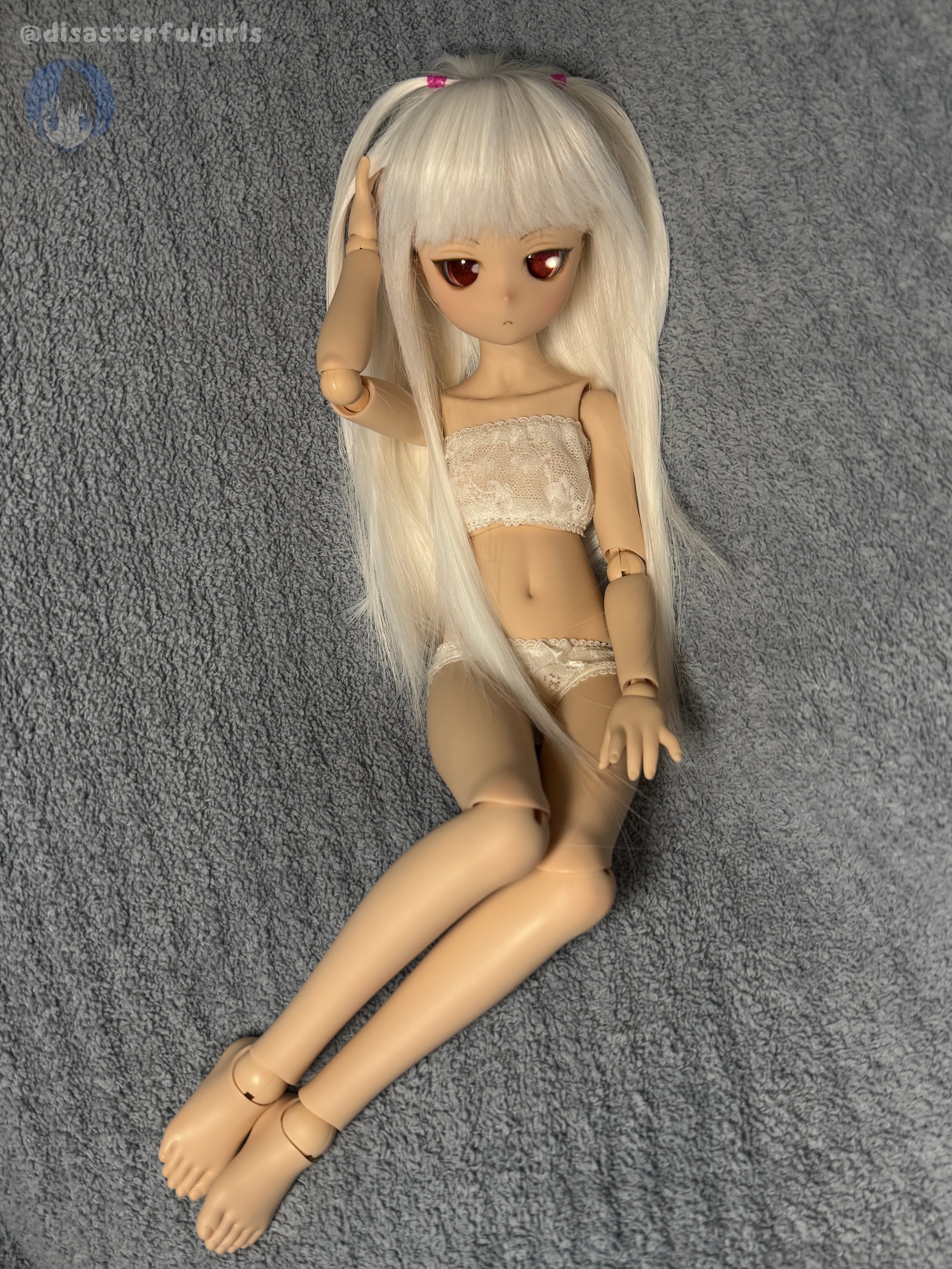 OOAK Mini Dollfie Dream DDH-29 Flesh 1/3 MJD (Red/Pink eyes)
